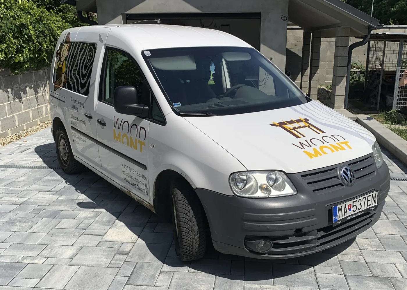 Reklmaný polep na auto pre firmu woodmont