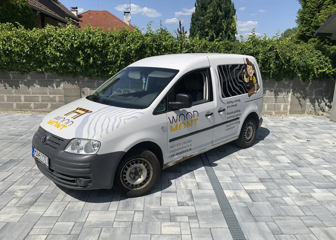 Reklmaný polep na auto pre firmu woodmont