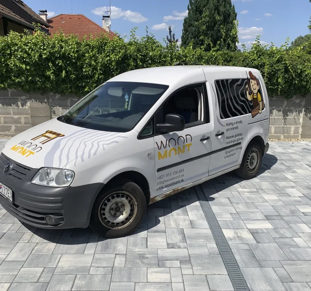 Reklmaný polep na auto pre firmu woodmont