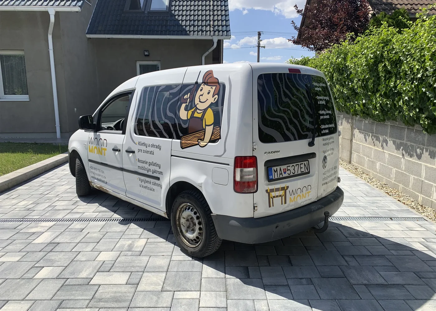 Reklmaný polep na auto pre firmu woodmont