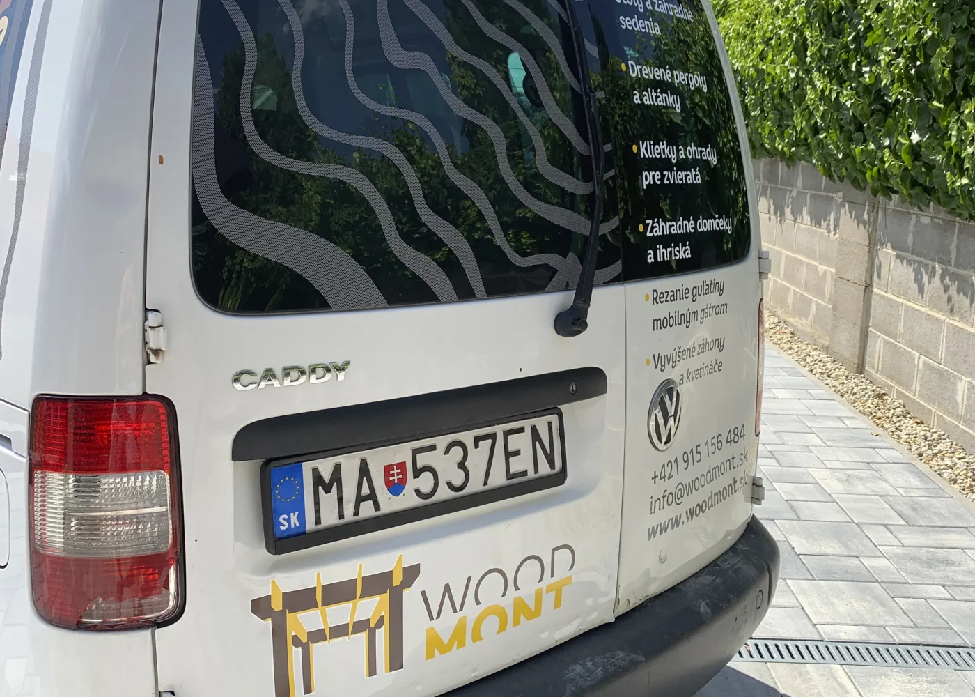 Reklmaný polep na auto pre firmu woodmont