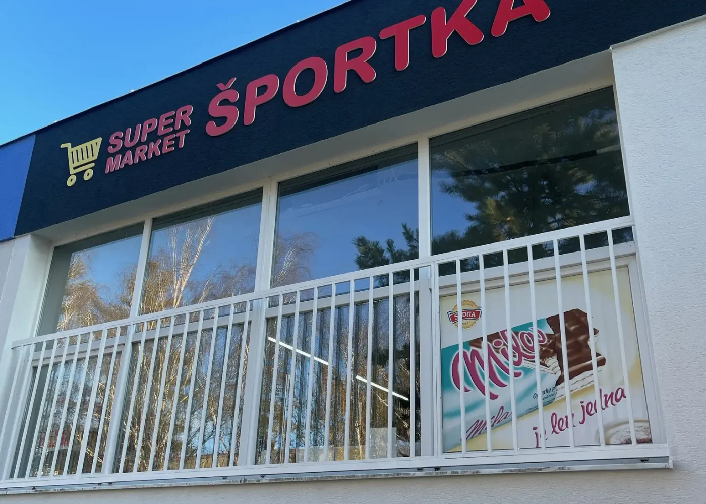 3D Logo a reklamný polep - supermarket Skalica