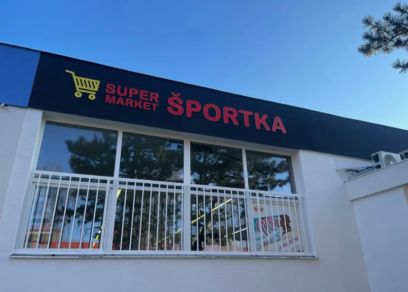 3D Logo a reklamný polep - supermarket Skalica