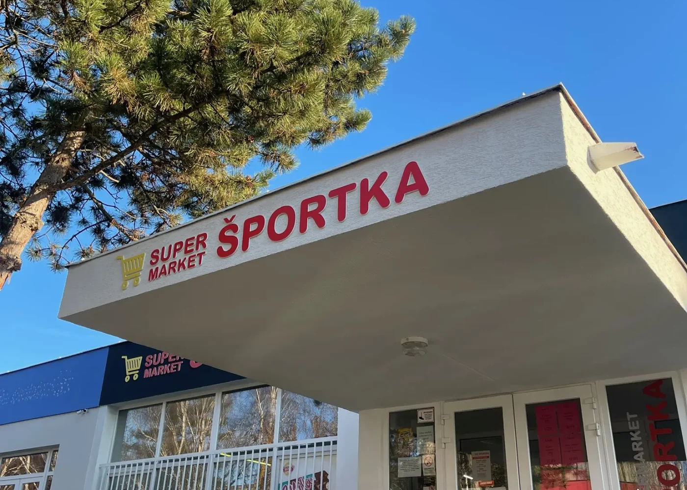 3D Logo a reklamný polep - supermarket Skalica