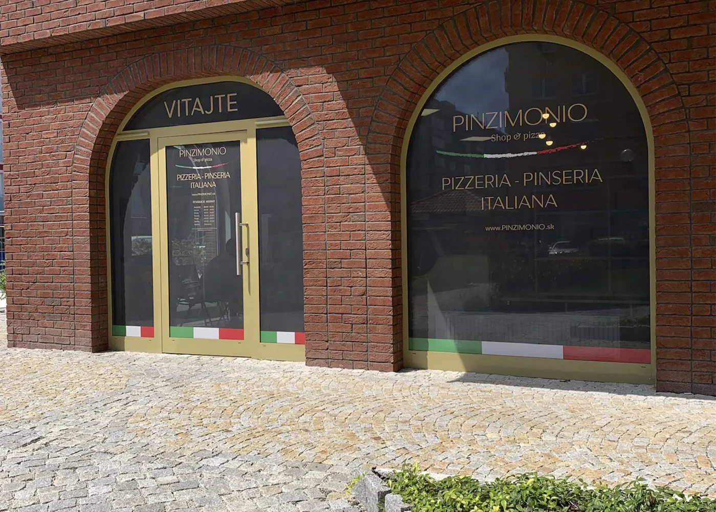 Reklamný polep prevádzky pizzerie v Bratislave