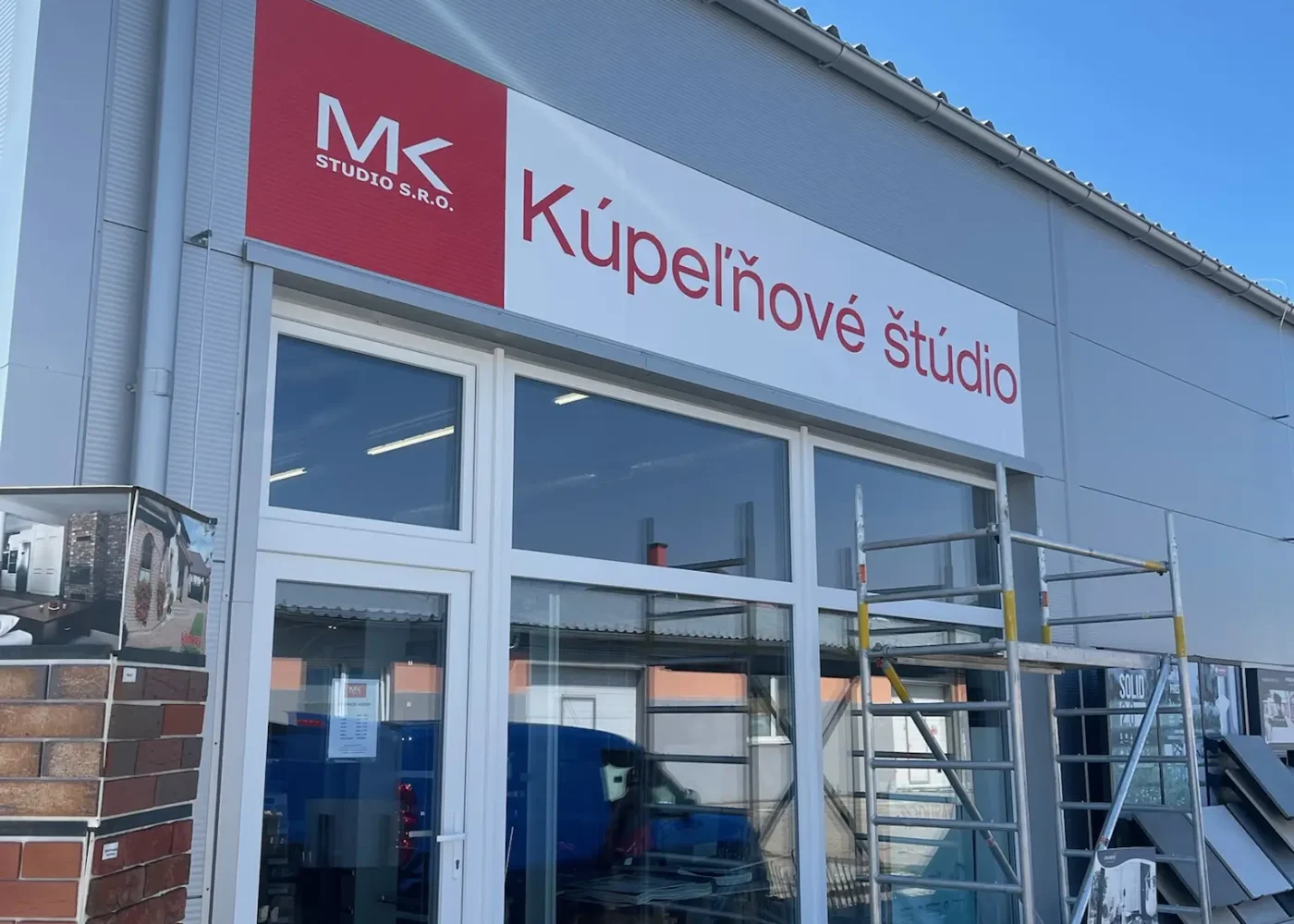 Reklamný polep pre kúpeľňové štúdio
