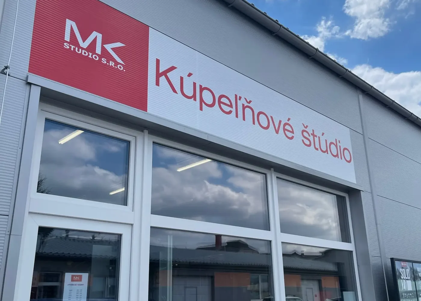 Reklamný polep pre kúpeľňové štúdio