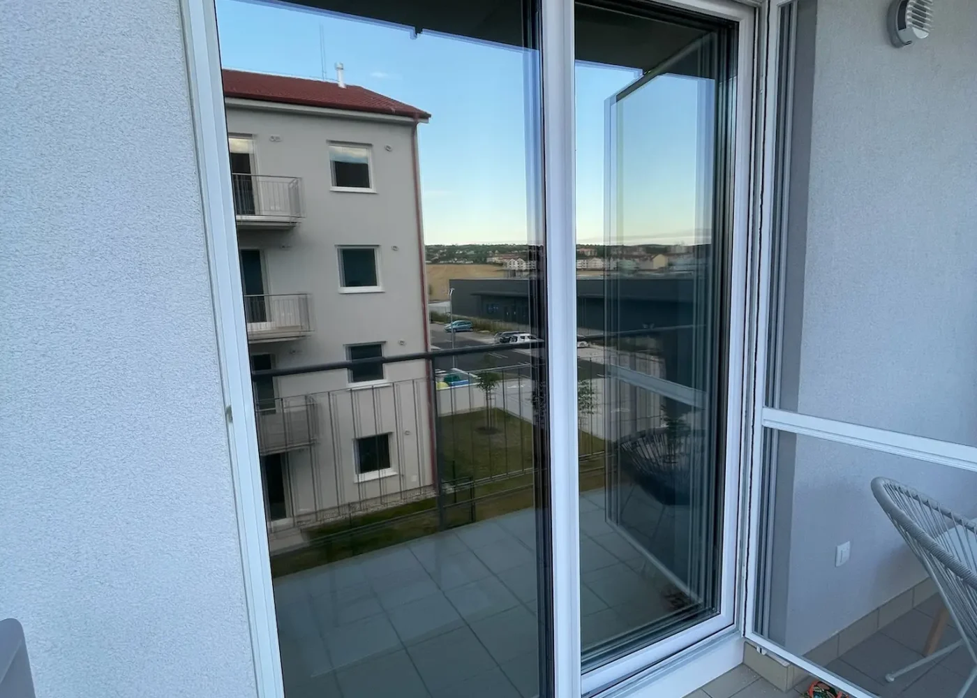 Zrkadlové fólie na balkónové dvere